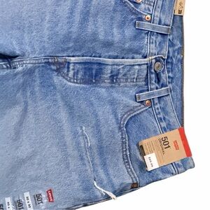 Levi's 501 Original Cropped Jeans Slim Straight Jeans in Light Blue Denim